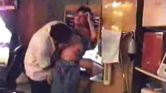 杜德撕裂他的脂肪迪克紧肛门年轻学生