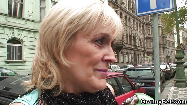 俄罗斯 金发女郎 在 紧身衣 在 沙发上 乱搞