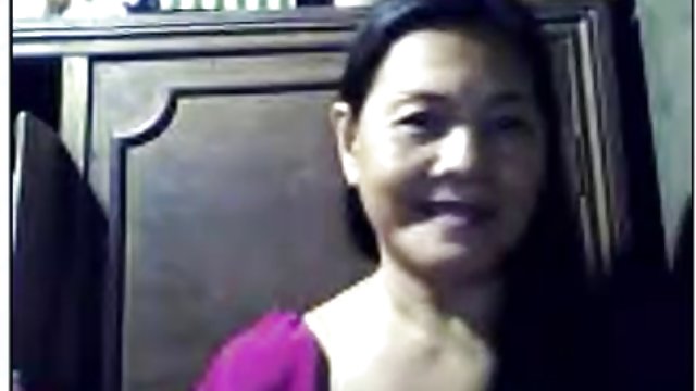 被捉到的达娜跳上男队员