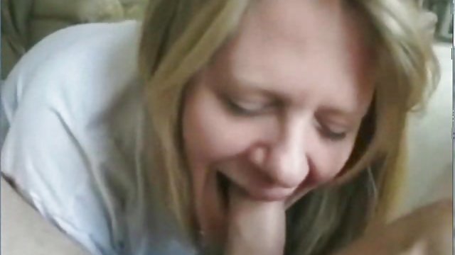 幼儿轻轻地触摸阴茎,并得到精子的脸