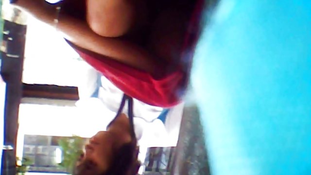 那个女孩一次在两个洞里被搞砸了