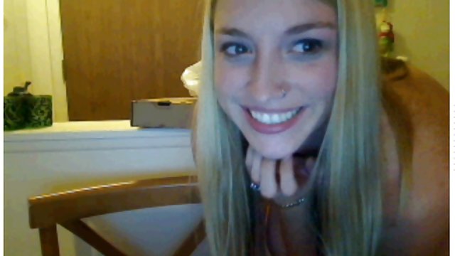 激情的爱与丰满的金发女郎