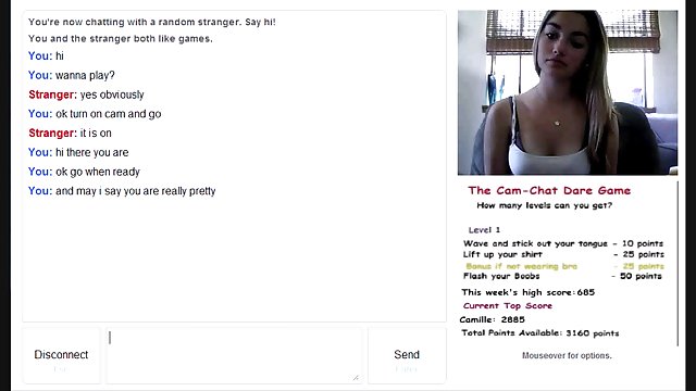 漂亮的史黛西把下她的鸡巴。