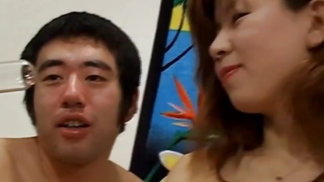 堕落的黑发与凉爽的缓冲打破肛门与热男性