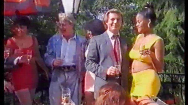 可爱的女朋友乱搞一个抽水的男人