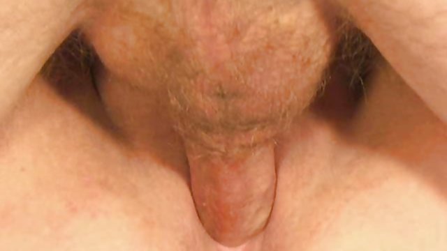 性感的女人引诱她男朋友的黑人朋友,并招手到她的卧室