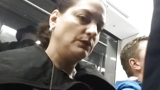 杜德的很难做切开两个丰满的乱搞与他的脂肪迪克