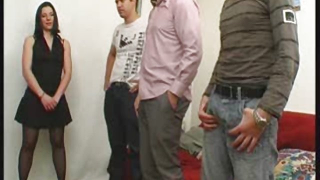 两个同性恋在火车车厢里雕刻