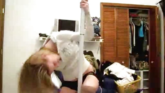 热妈妈从她儿子的脸上得到精子