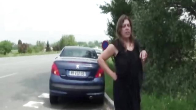 成熟的女士房地产经纪人朱莉娅安乱搞与她可爱的客户