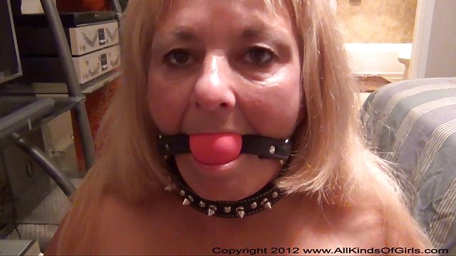 关心妹妹与撕裂的干与她的同父异母兄弟