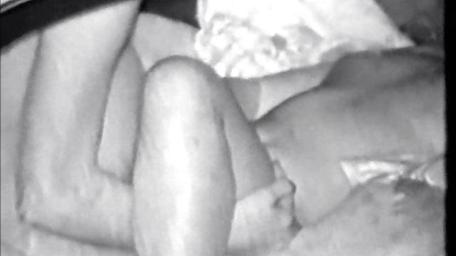 可爱的黑发油和搞砸在肛门由她的邻居