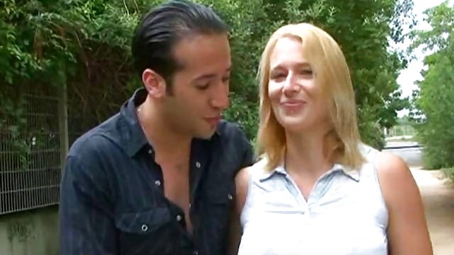 丰满 布鲁内特 桑德拉 健康 乱搞 与俄罗斯 家伙