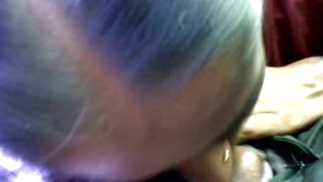 年轻的性感学生吸吮三个学生和教和乱搞