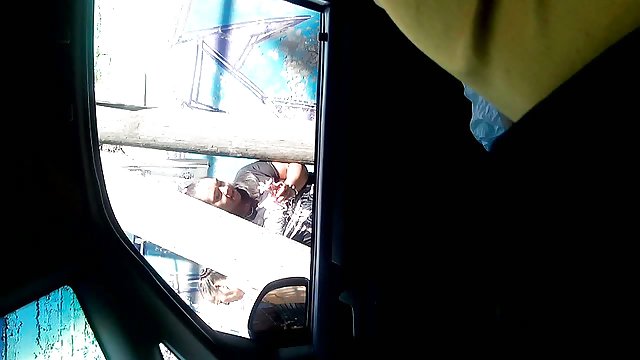 哥德睡觉,看到一个梦想,他的妻子与一些婊子穿上厚厚的绑带他,硬干他在屁股,之后荡妇做同样的他的妻子