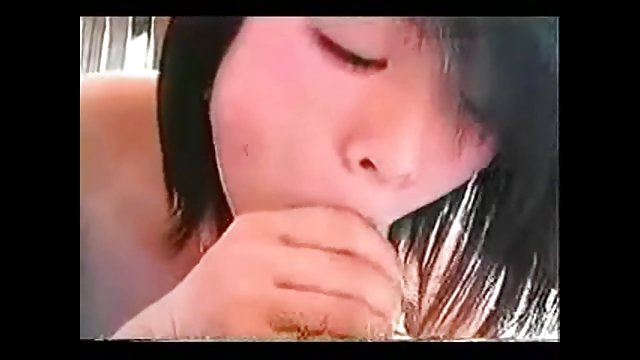 两个金发女郎处理的家伙